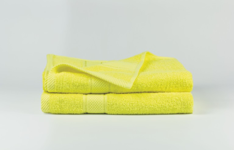 Törölköző - citromsárga - széles bordűrrel - 70x130 cm 